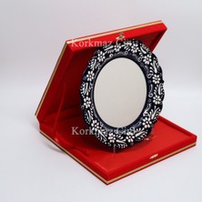 Korkmaz Çini 26 cm Beyaz Kabartma Kaligrafi Tabağı