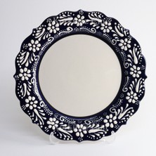 Korkmaz Çini 26 cm Beyaz Kabartma Kaligrafi Tabağı