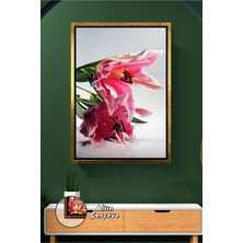 KOSS Dijital Pembe Zambak Çiçeğiyle Zarif Salon ve Ofis Duvar Dekoru Sade Şık Tasarım Çerçeveli Kanvas Tablo