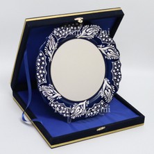 Korkmaz Çini 26 cm Beyaz Kabartma Kaligrafi Tabağı