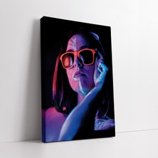 KOSS Dijital Gözlüklü ve Makyajlı Kadın Kanvas Tablo
