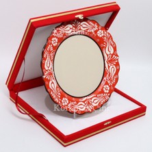 Korkmaz Çini 26 cm Beyaz Kabartma Kaligrafi Tabağı
