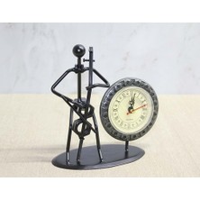 Katre46 Metal Saatli Keman Çalan Müzisyen