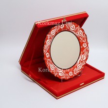 Korkmaz Çini 26 cm Beyaz Kabartma Kaligrafi Tabağı
