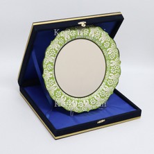 Korkmaz Çini 26 cm Beyaz Kabartma Kaligrafi Tabağı