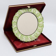 Korkmaz Çini 26 cm Beyaz Kabartma Kaligrafi Tabağı