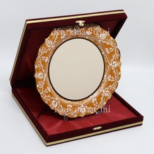 Korkmaz Çini 26 cm Beyaz Kabartma Kaligrafi Tabağı