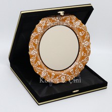 Korkmaz Çini 26 cm Beyaz Kabartma Kaligrafi Tabağı