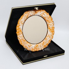 Korkmaz Çini 26 cm Beyaz Kabartma Kaligrafi Tabağı