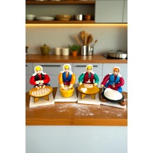 Figürart El Yapımı Hamur Açan, Yoğuran, Pişiren ve Mantı Yapan Kadın Figürler – Koleksiyonluk Dekor