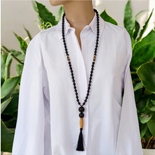 Sinem Şanlı Gotik Siyah Uzun Oniks Taşı Kolye – 7 cm Ipek Püskül Detaylı