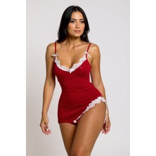 Kadın Kırmızı Bacak Yırtmaçlı Beyaz Dantelli ve Fiyonklu Şık Gecelik – Modern ve Şık Tasarım