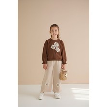 Cansın Mini Kahverengi Çiçek Nakış Detaylı Badili Jean Pantolonlu Kız Çocuk 2li Takım 23512