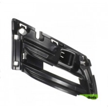 TŞT Skoda Octavia Ön Panjur Alt Braketi Sol 2016- (Oem No:  5E0807723A)