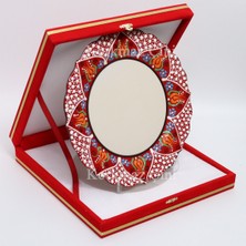 Korkmaz Çini 26 cm Renkli Kabartma Kaligrafi Tabağı
