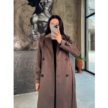 Brendes Kolları Apoletli Kuşaklı Uzun Boy Önü Düğmeli Arkası Yırtmaçlı Yün Karışımlı Rahat Kalıp Kaban Kahve