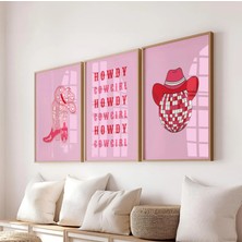 Pam Studio Howdy Cowgirl Poster Seti – Modern Western Tarzı Duvar Dekoru 3’lü Tablo Seti