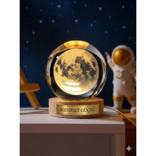 Biton Toptan Kişiye Özel 3D Ay Küre Kristal Gün Işığı LED Gece Lambası – Usb'li Ahşap Standlı LED Masa Lambası