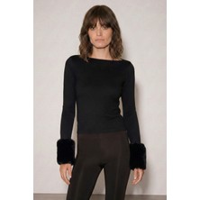 Babokah Peluş Kol Aksesuarlı Kayık Yaka Üst