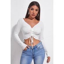 SHC4200 Kadın Beyaz Uzun Kollu Büzdürme Bağcık Detaylı Crop Top Bluz – Şık, Rahat ve Kolay Kombinlenebilir