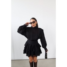 Özge Özgenç Omuzu Vatkalı Boyundan Bağlamalı Premium Elbise