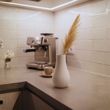 Nevhan Sanat El Yapımı Mini Seramik Vazo 13,3×7,7 cm – Sade Tasarım Masa & Raf Dekoru