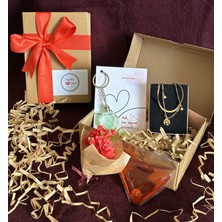 IRONMOON Sevgililer Günü Hediye Seti-Çelik Kolye-Işıklı Anahtarlı-Kalp Şeklinde Elı Istıcı-Kırmızı Çiçek Buketi