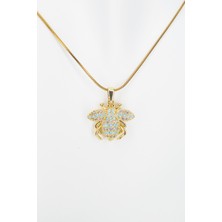 Stella Fortis Arı Figürlü Altın Renk Kadın Kolye – Zirkon Taşlı | Zarif ve Işıltılı Tasarım