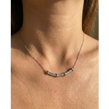 Milena Blake Baget Taş Detaylı Zarif Kolye – Minimal ve Işıltılı Tasarım , Gold , Taşlı Kolye