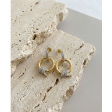 Milena Blake Taş Detaylı Halka Gold Küpe – Modern ve Işıltılı Şıklık, Gold Düğüm Çelik Küpe