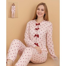Kadın Kalpli Desenli Fiyonk Detaylı Uzun Kollu Pijama Takımı – Rahat & Şık Ev Giyimi