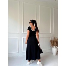 Bi Baksana Kadın Yuvarlak Ribana Yaka Beyaz Yırtmaç Detaylı Viskon Tam Boy Elbise