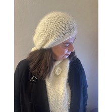 ALS Tasarım Dünyası Beyaz Renk El Örgüsü Ponponlu Bere ve Gül Detaylı Atkı Kombini