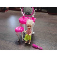 Parmak Bebek Makyaj Yapıyor 02290