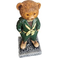 Dekoratif Biblo Figürü – El Boyaması Reçine Koleksiyonluk Ayı Heykelcik – Yeşil Kıyafetli Sevimli – Ev, Ofis, Raf ve Masa Süsü – Çocuklar ve Yetişkinler Için Hediye Seçeneği-A2 | Dekormıx