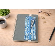 Syaze Mavi Etnik Desenli Lastikli Defter Üstü Kalemlik – Dijital Baskılı Kumaş