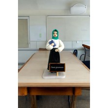 Figürart El Yapımı Kadın Öğretmen Biblo – Öğretmenler Günü Hediyesi – Koleksiyonluk Dekor