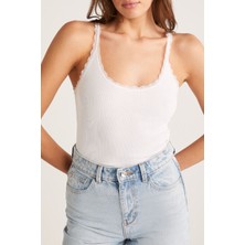 Intive Lingerie Kadın Beyaz Normal Kalıp Dantel Detalı Ince Askılı Oyuk Yaka Atlet