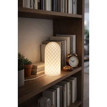 Novatech İnovasyon Modern Masa Lambası USB Girişli Ev Dekorasyonu Hediye Alternatifi Masa Üstü Dekor Gece Lambası