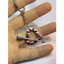 Kırmızı Taşlı Kalp ve Ok Şekilli Metal Anahtarlık