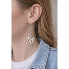 Herşey Nota Alev Detaylı Gitar Figürlü Gümüş Renk Sallantılı Günlük Kadın Küpe