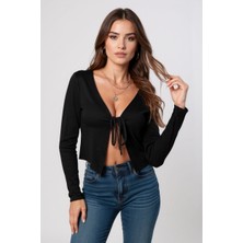 Kadın Siyah Uzun Kollu Önden Bağlama Detaylı Crop Top Bluz – Şık, Rahat ve Kolay Kombinlenebilir