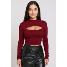 Kadın Bordo Göğüs Dekolteli Uzun Kollu Cut Out Crop Top Bluz – Şık, Rahat ve Kolay Kombinlenebilir