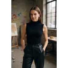 Kadın Siyah Kolsuz Balıkçı Yaka Basic Bluz