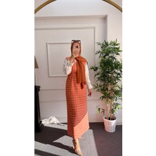 Nisa Nalbantoğlu Turuncu Kareli Krep Düz Kesim Tesettür Jile