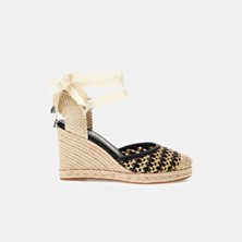 Guess Kadın Sandalet FLJNAMFAB04 Rahat ve Şık Tasarım ile Yaz Ayları İçin İdeal