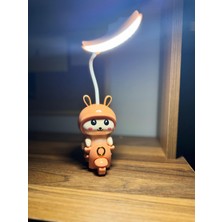 Sevimli Scooterlı Tavşan Masa Lambası – LED Işıklı, Dekoratif & Fonksiyonel