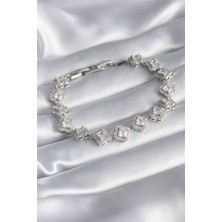 Zemira Home Pirinç Gümüş Renk Zirkon Taşlı Yonca Model Vıp Seri Kadın Bileklik