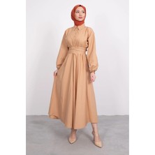 Tesettür Diyarı Gömlek Yaka Kendinden Kuşaklı Trikoton Kumaş Yazlık Tesettür Elbise- Vizon Standart Beden (36-42 Uyumludur)