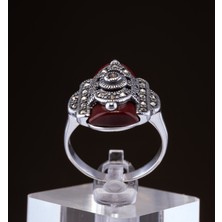 Yıldırım Kırmızı Doğal Taşlı Yuvarlak Motif Işlemeli 925 Ayar Gümüş Yüzük – El Işçiliği Özel Tasarım